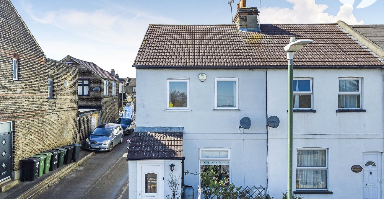 2 bedroom house for sale in Swanscombe | Robinson Jackson