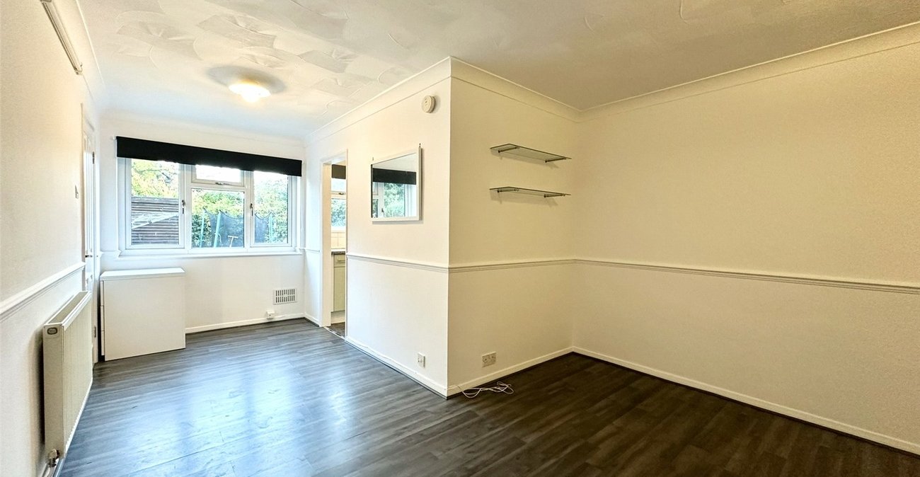 2 bedroom property for sale in Greenhithe | Robinson Jackson