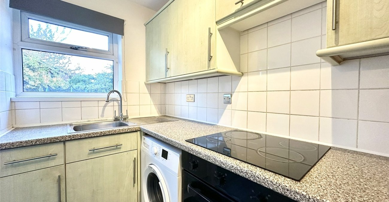 2 bedroom property for sale in Greenhithe | Robinson Jackson