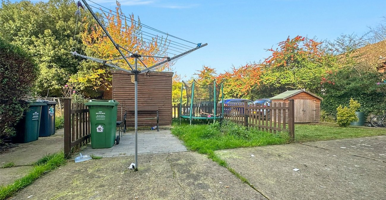 2 bedroom property for sale in Greenhithe | Robinson Jackson