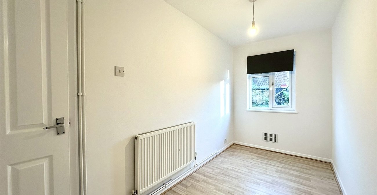 2 bedroom property for sale in Greenhithe | Robinson Jackson