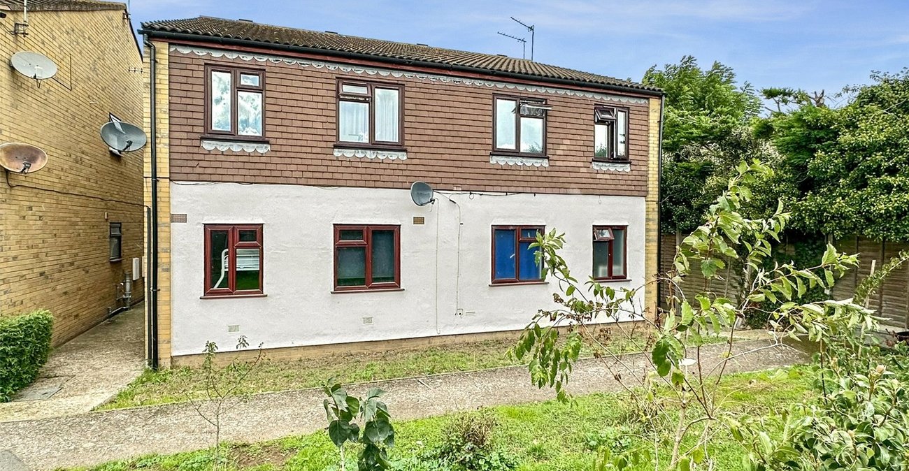 2 bedroom property for sale in Greenhithe | Robinson Jackson