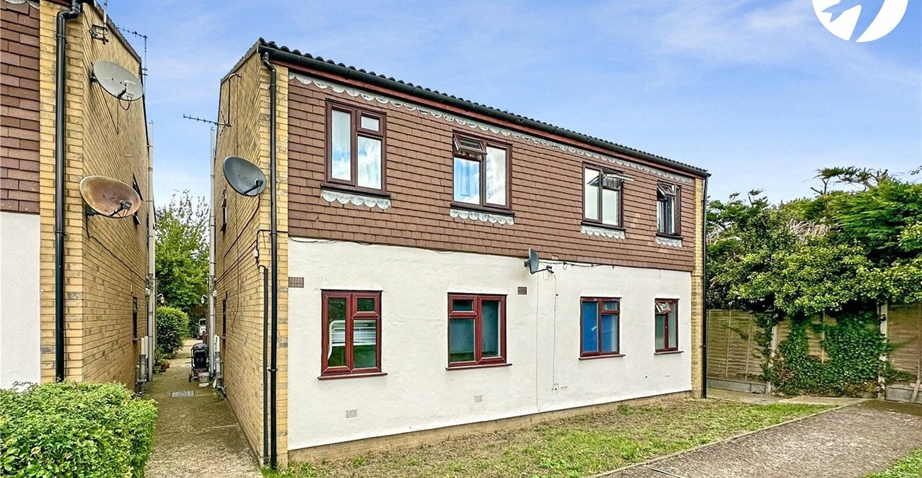 2 bedroom property for sale in Greenhithe | Robinson Jackson