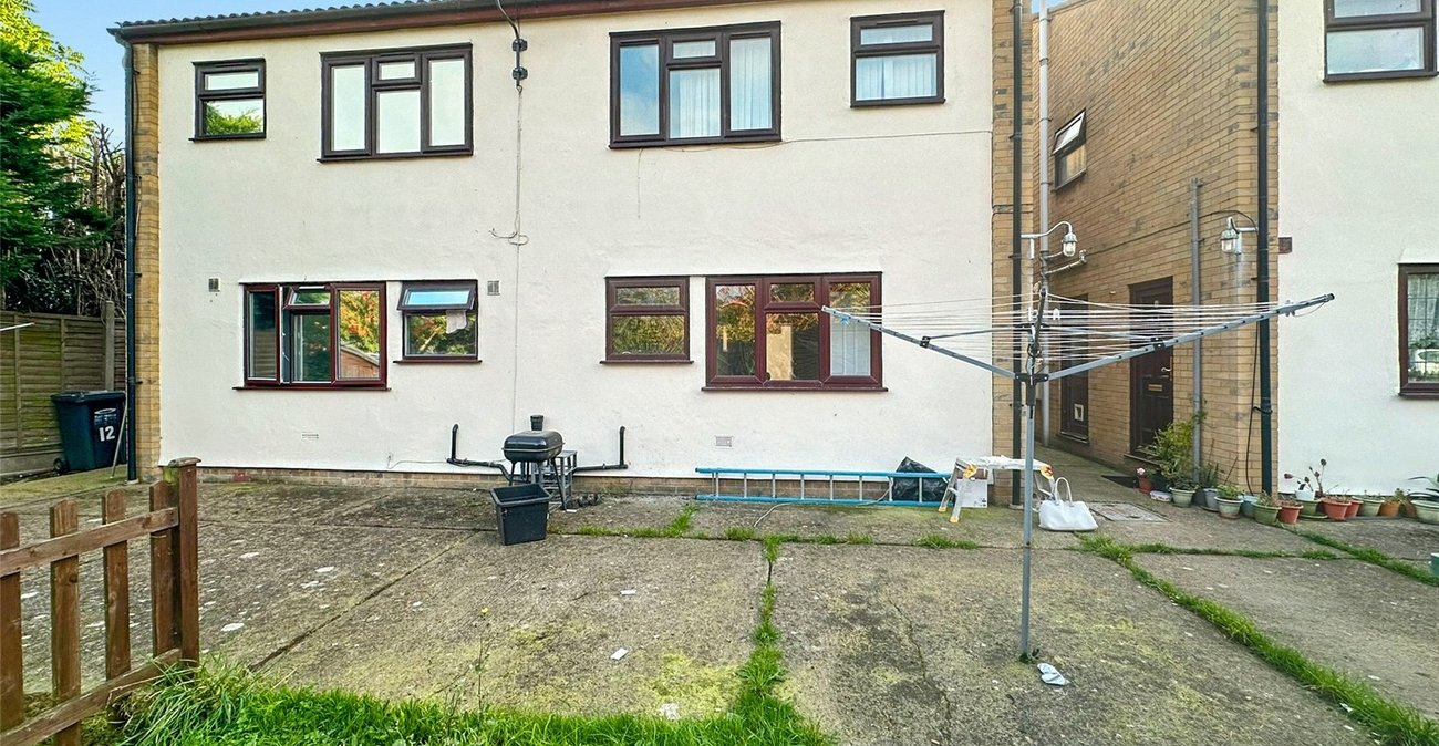 2 bedroom property for sale in Greenhithe | Robinson Jackson