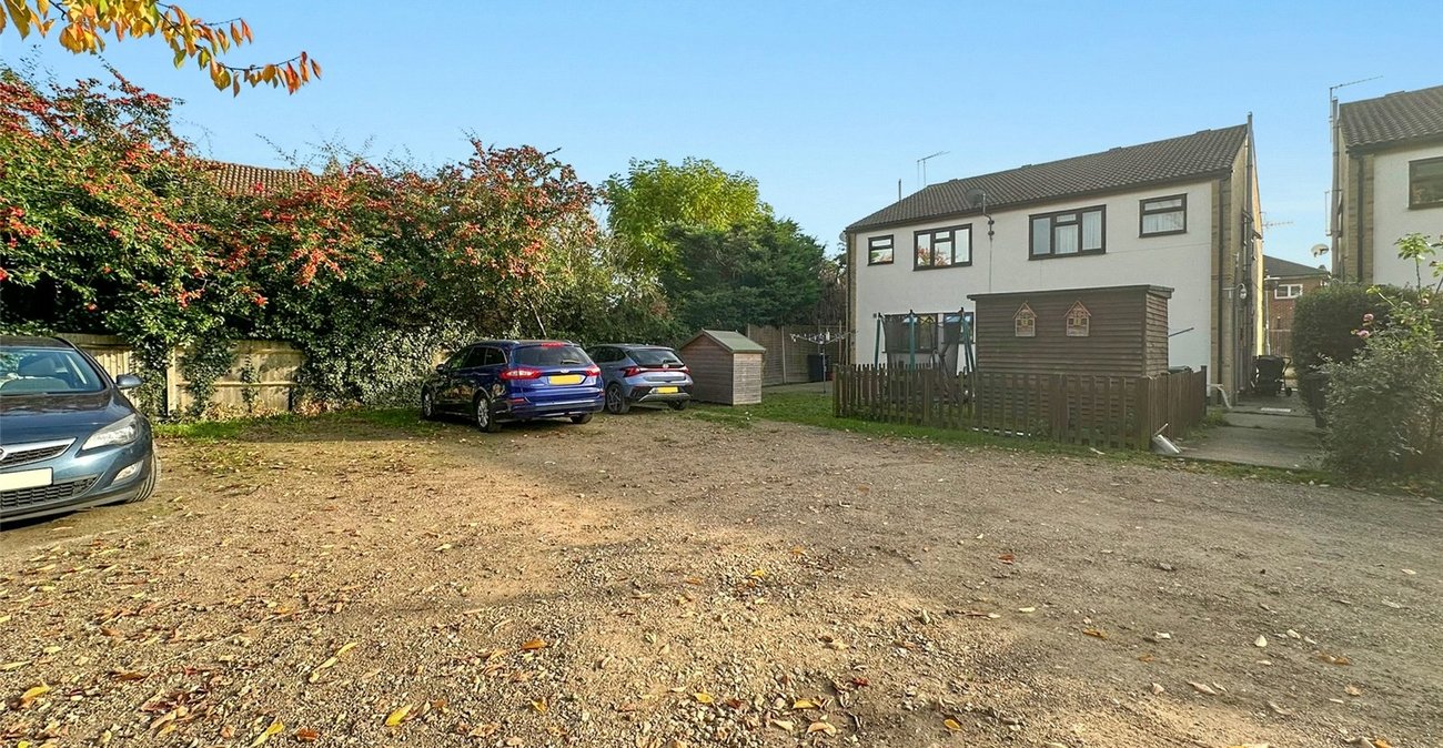 2 bedroom property for sale in Greenhithe | Robinson Jackson