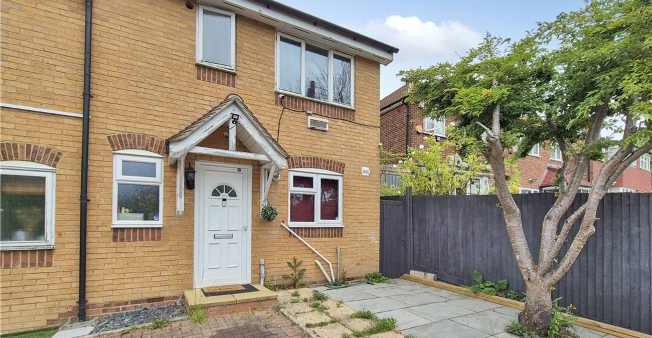 2 bedroom house for sale in St Mary Cray | Robinson Jackson