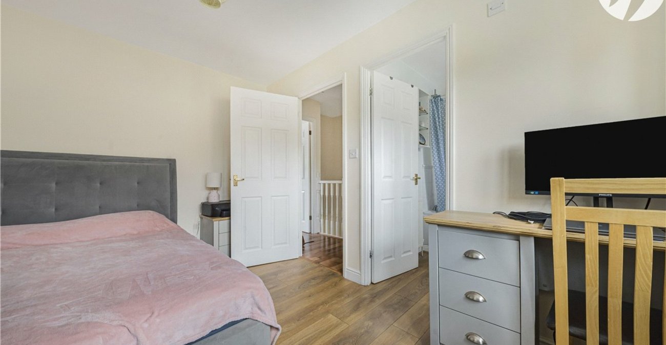 2 bedroom house for sale in St Mary Cray | Robinson Jackson