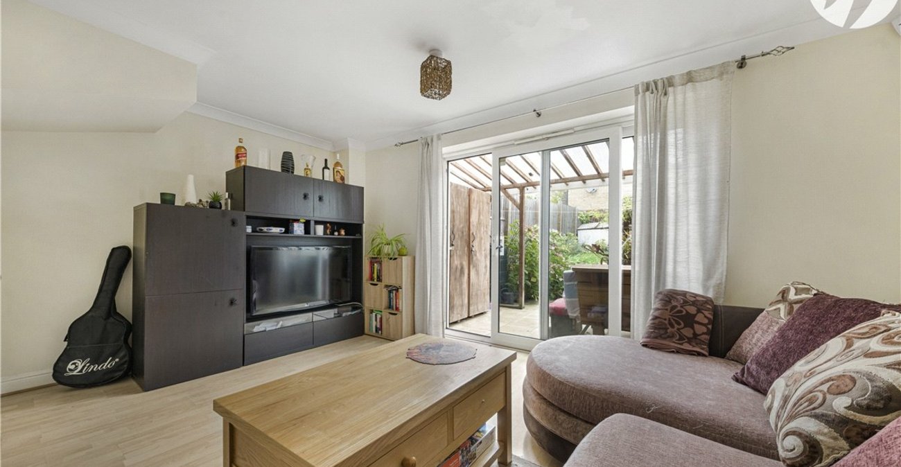 2 bedroom house for sale in St Mary Cray | Robinson Jackson
