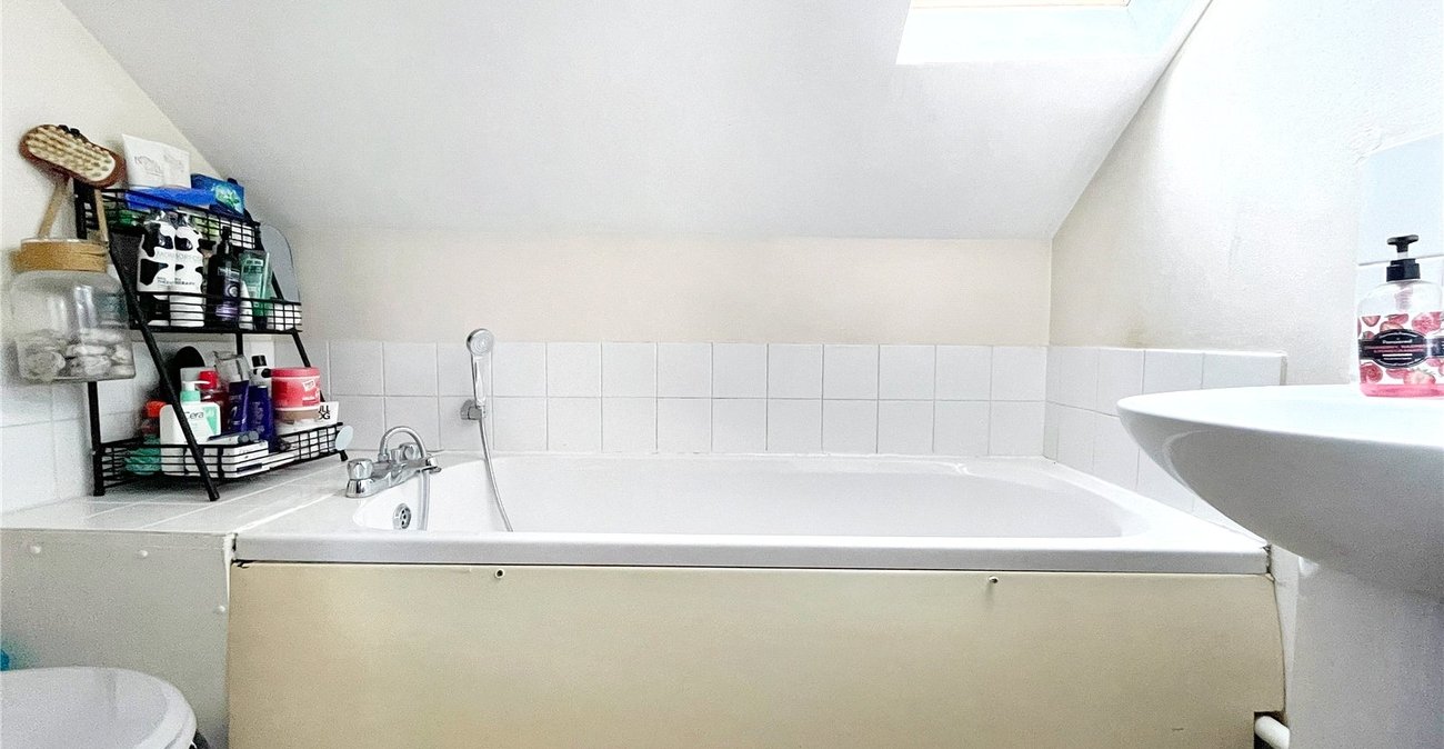 2 bedroom property for sale in Rainham | Robinson Michael & Jackson