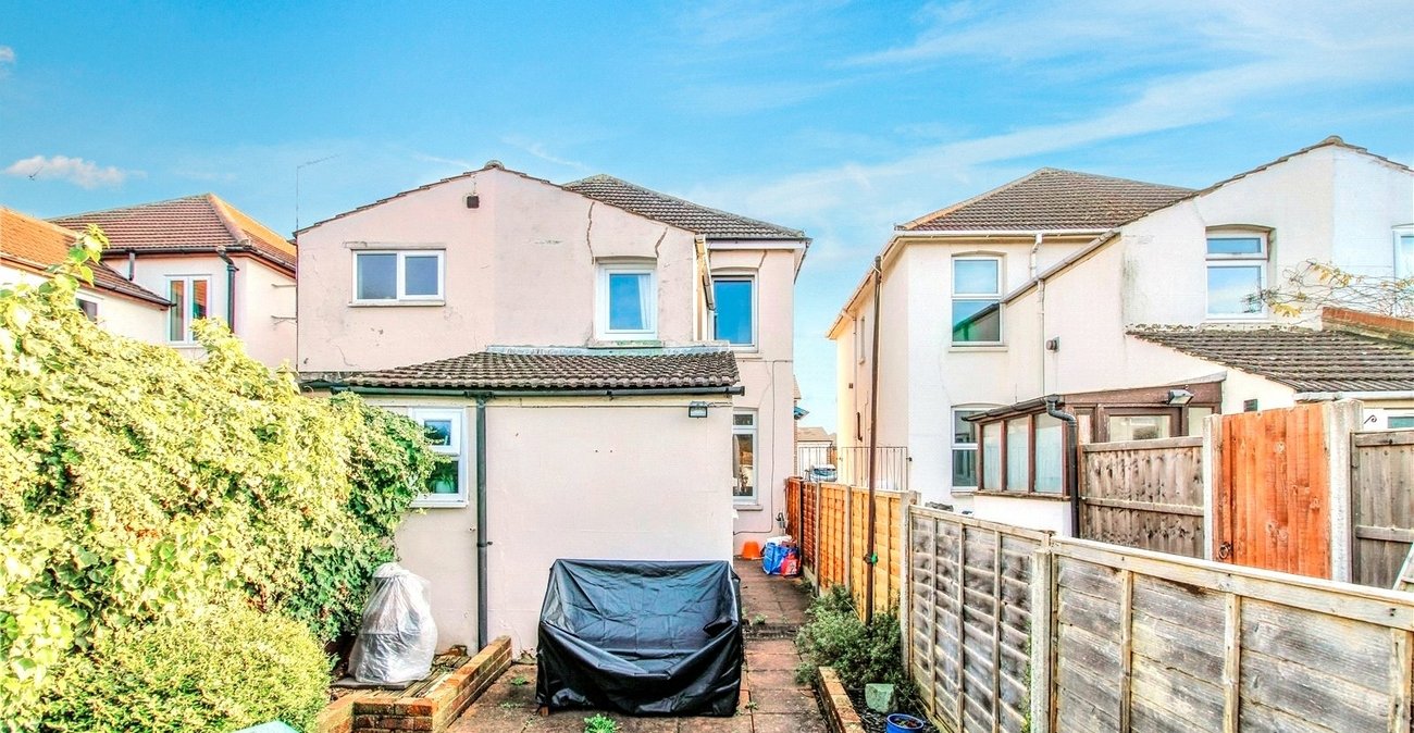 3 bedroom house for sale in Rainham | Robinson Michael & Jackson