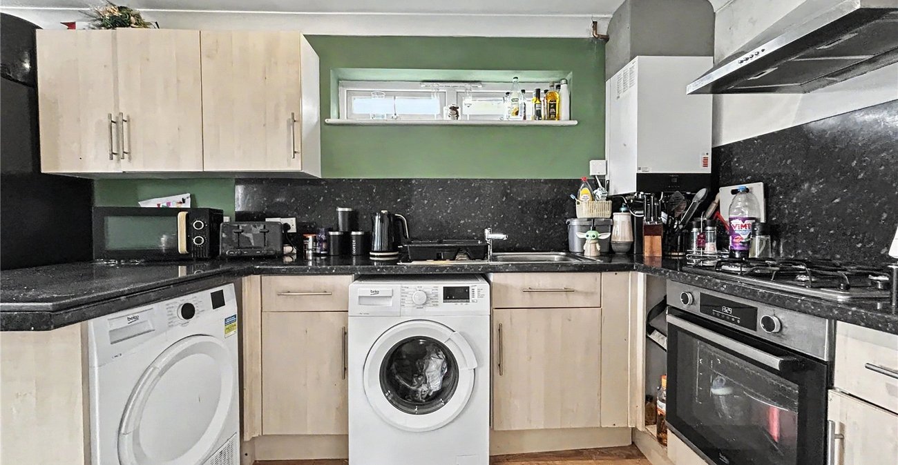 2 bedroom property for sale in Rainham | Robinson Michael & Jackson