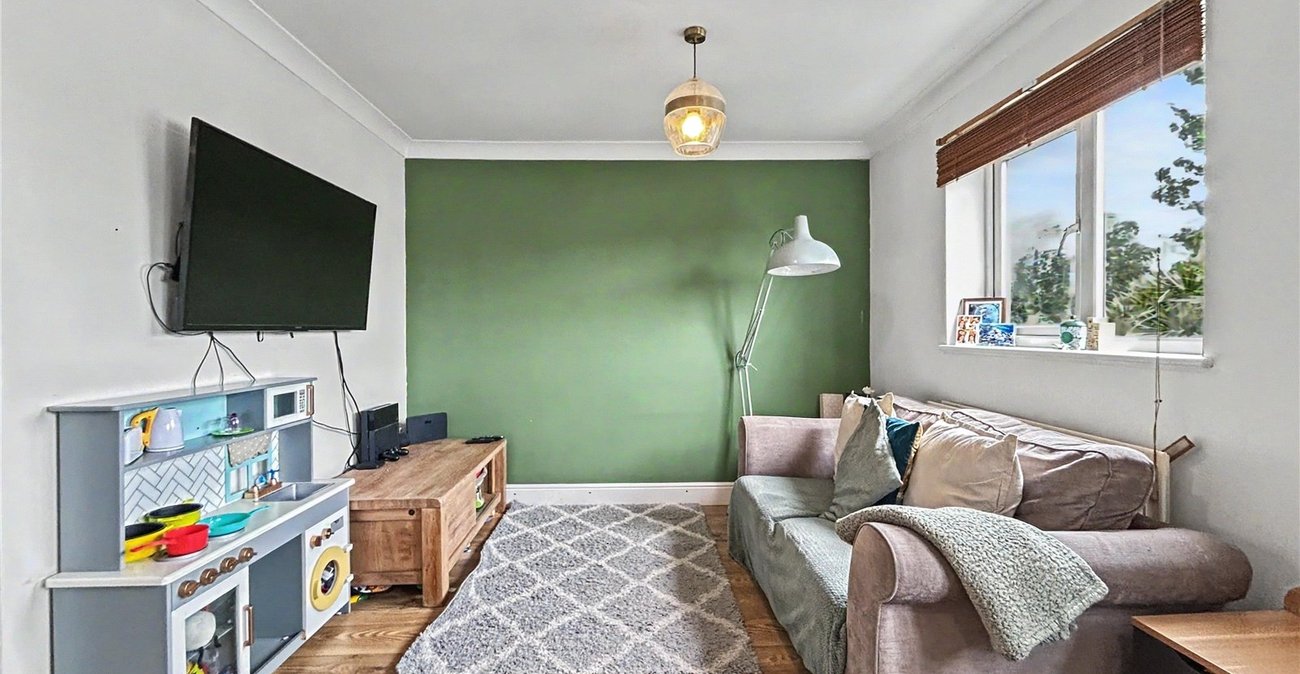2 bedroom property for sale in Rainham | Robinson Michael & Jackson
