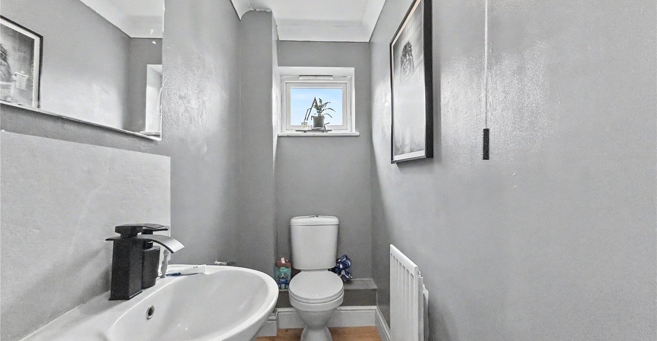2 bedroom property for sale in Rainham | Robinson Michael & Jackson