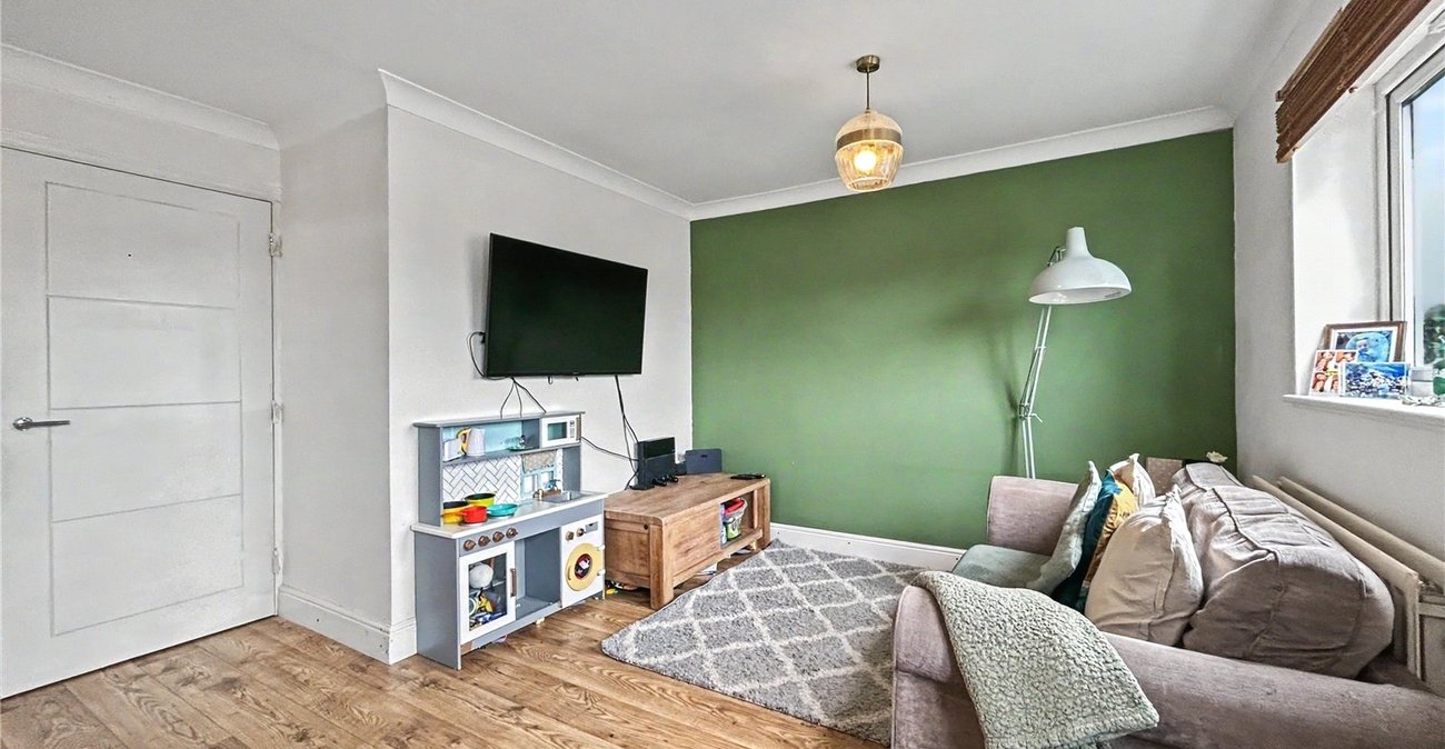 2 bedroom property for sale in Rainham | Robinson Michael & Jackson