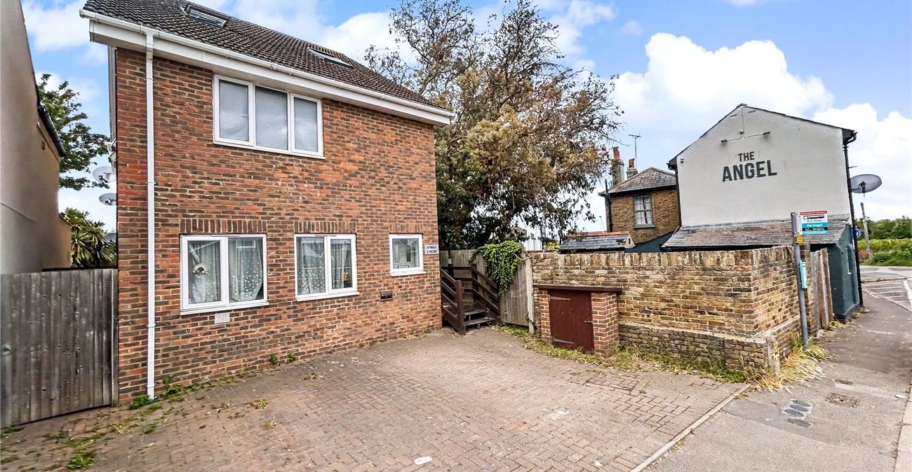 2 bedroom property for sale in Rainham | Robinson Michael & Jackson