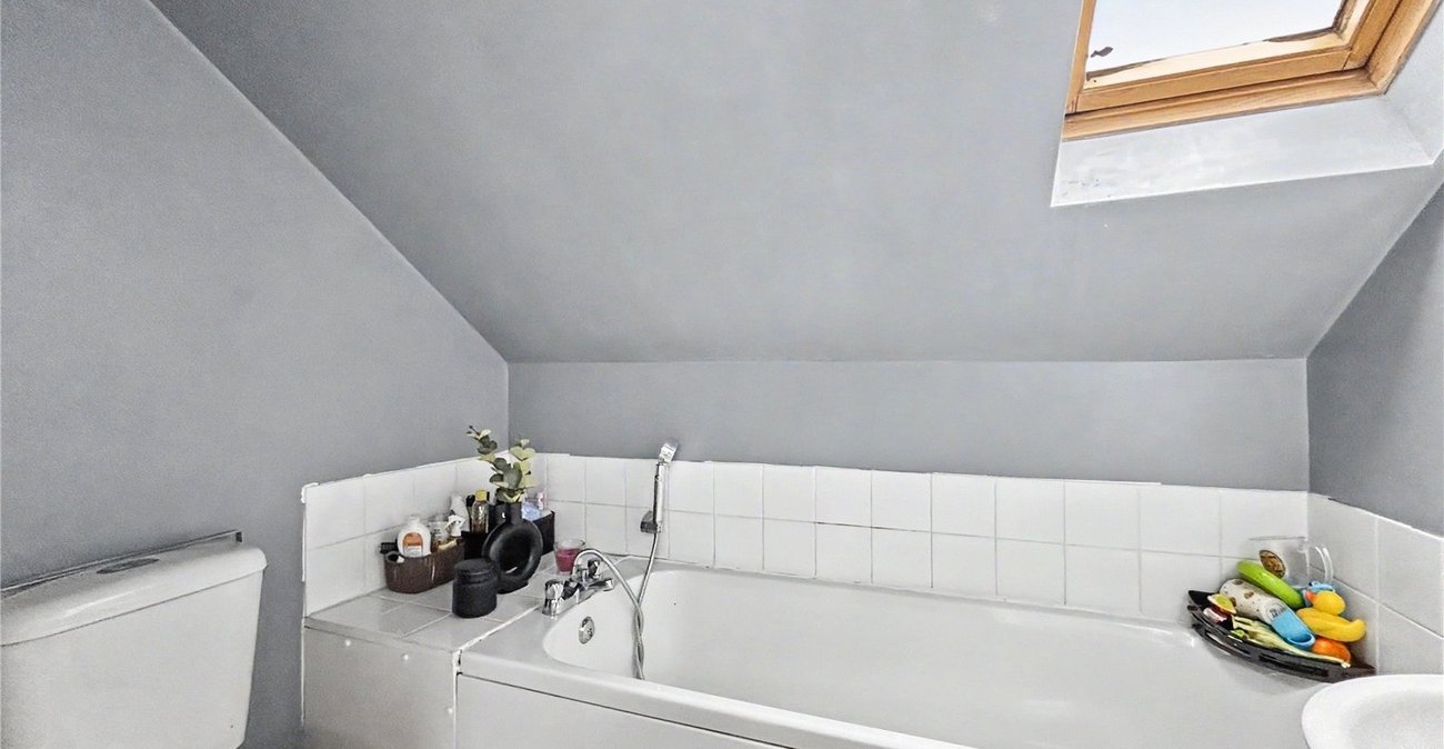 2 bedroom property for sale in Rainham | Robinson Michael & Jackson