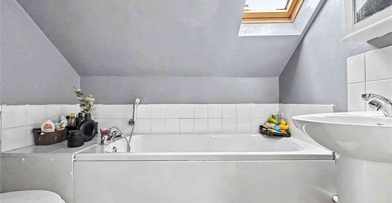 2 bedroom property for sale in Rainham | Robinson Michael & Jackson