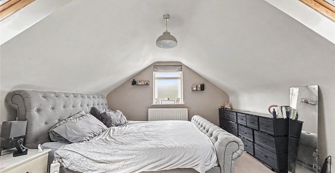 2 bedroom property for sale in Rainham | Robinson Michael & Jackson
