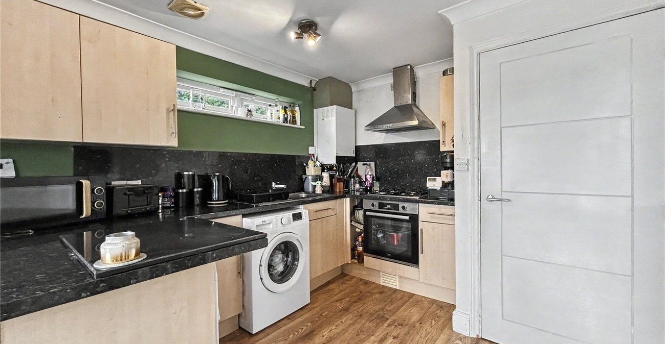 2 bedroom property for sale in Rainham | Robinson Michael & Jackson