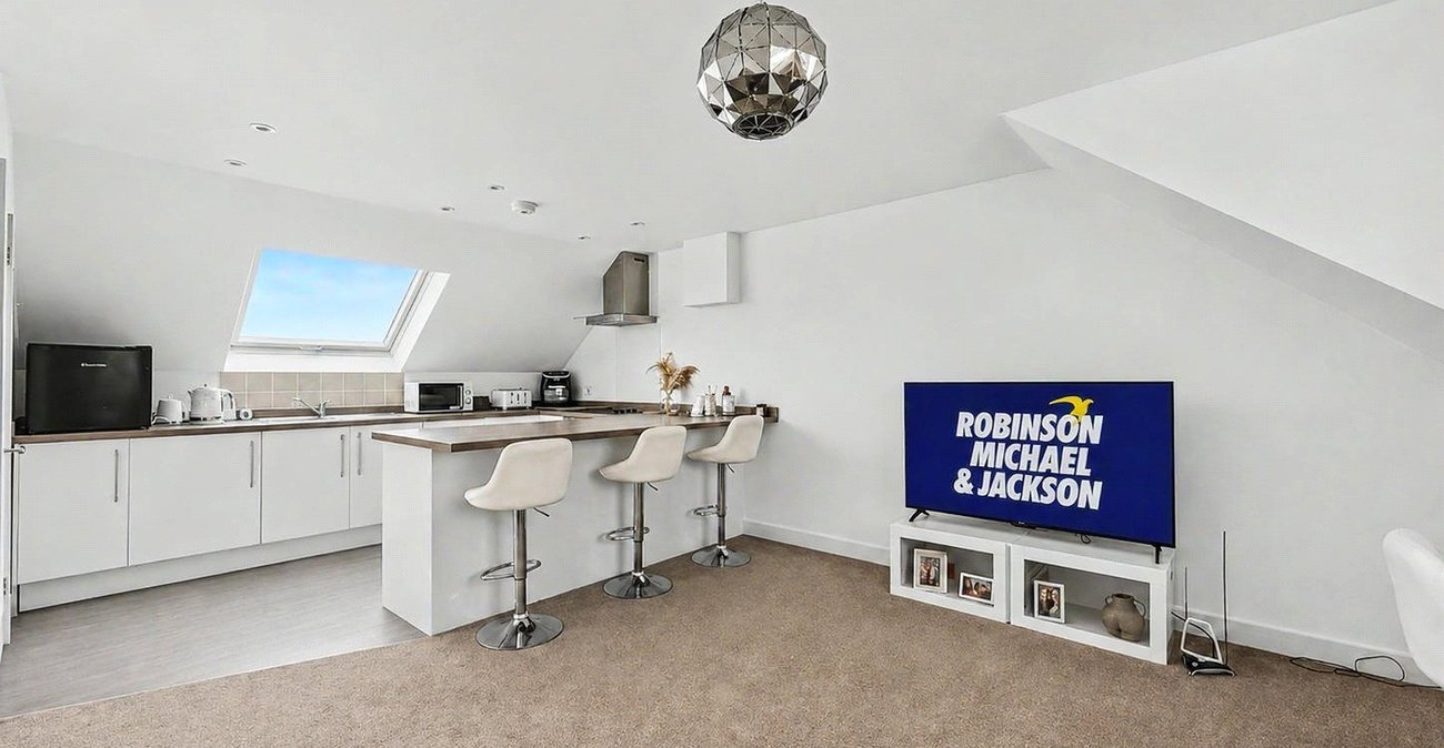 2 bedroom property for sale in Rainham | Robinson Michael & Jackson