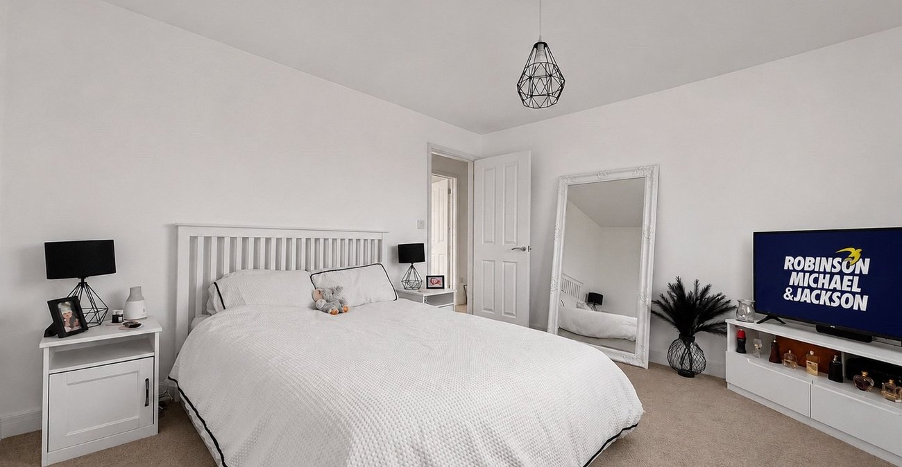 2 bedroom property for sale in Rainham | Robinson Michael & Jackson