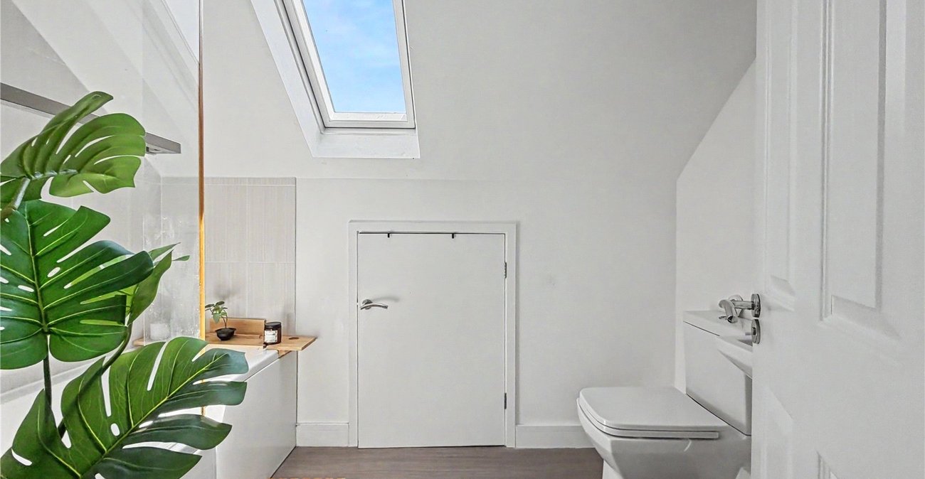2 bedroom property for sale in Rainham | Robinson Michael & Jackson