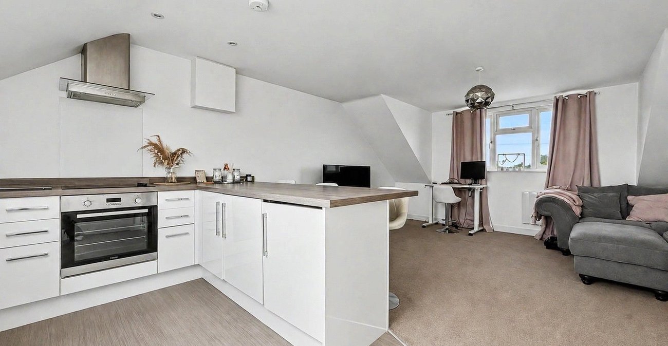 2 bedroom property for sale in Rainham | Robinson Michael & Jackson