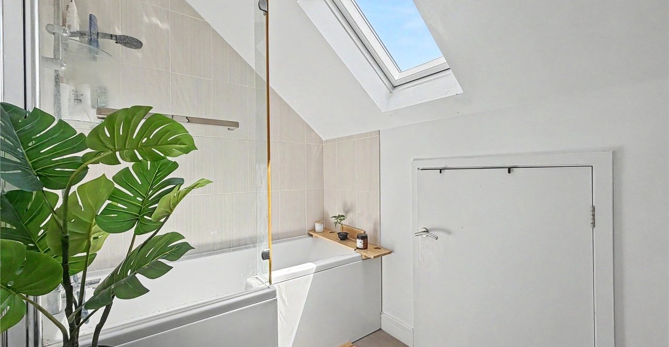 2 bedroom property for sale in Rainham | Robinson Michael & Jackson