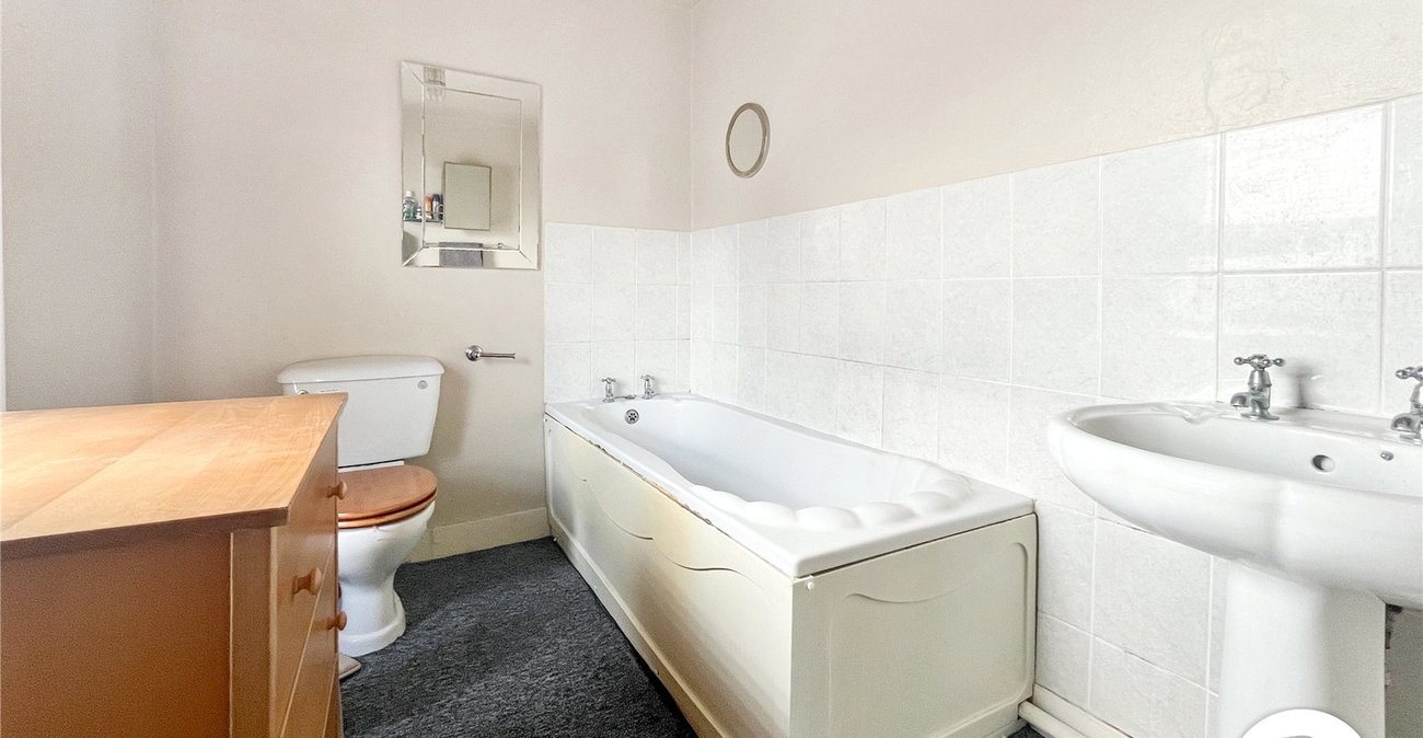 1 bedroom property for sale in Strood | Robinson Michael & Jackson