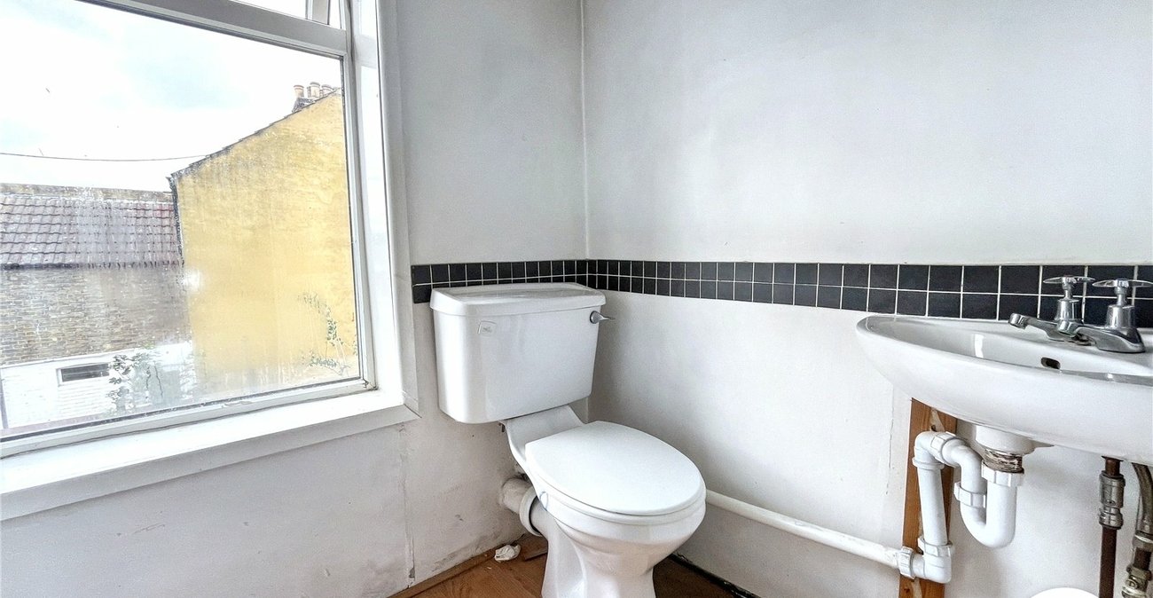 2 bedroom house for sale in Strood | Robinson Michael & Jackson