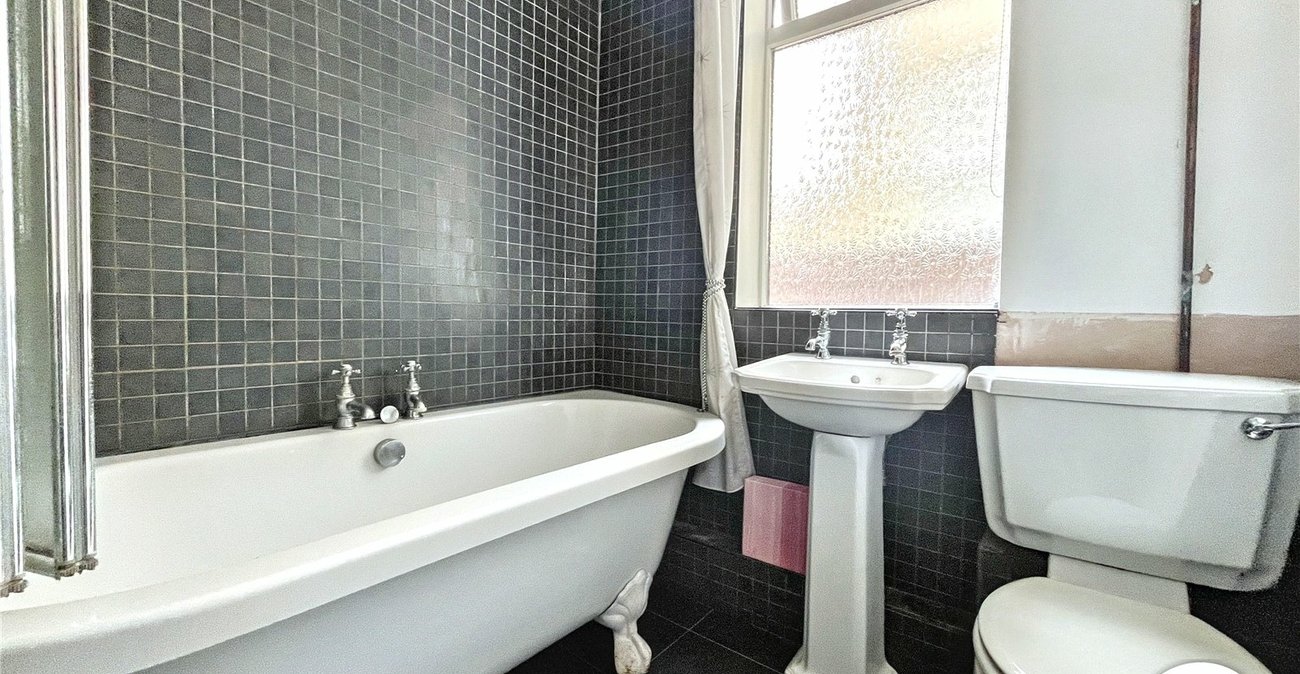 2 bedroom house for sale in Strood | Robinson Michael & Jackson