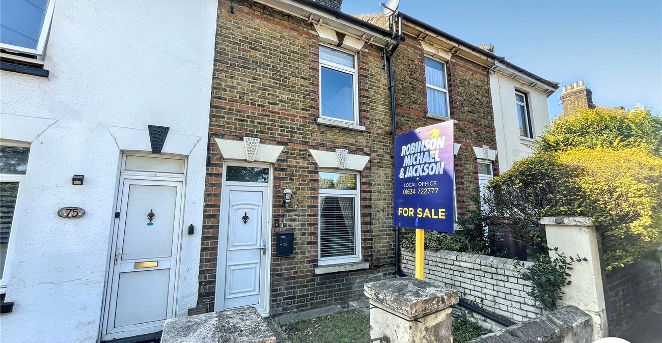 2 bedroom house for sale in Strood | Robinson Michael & Jackson