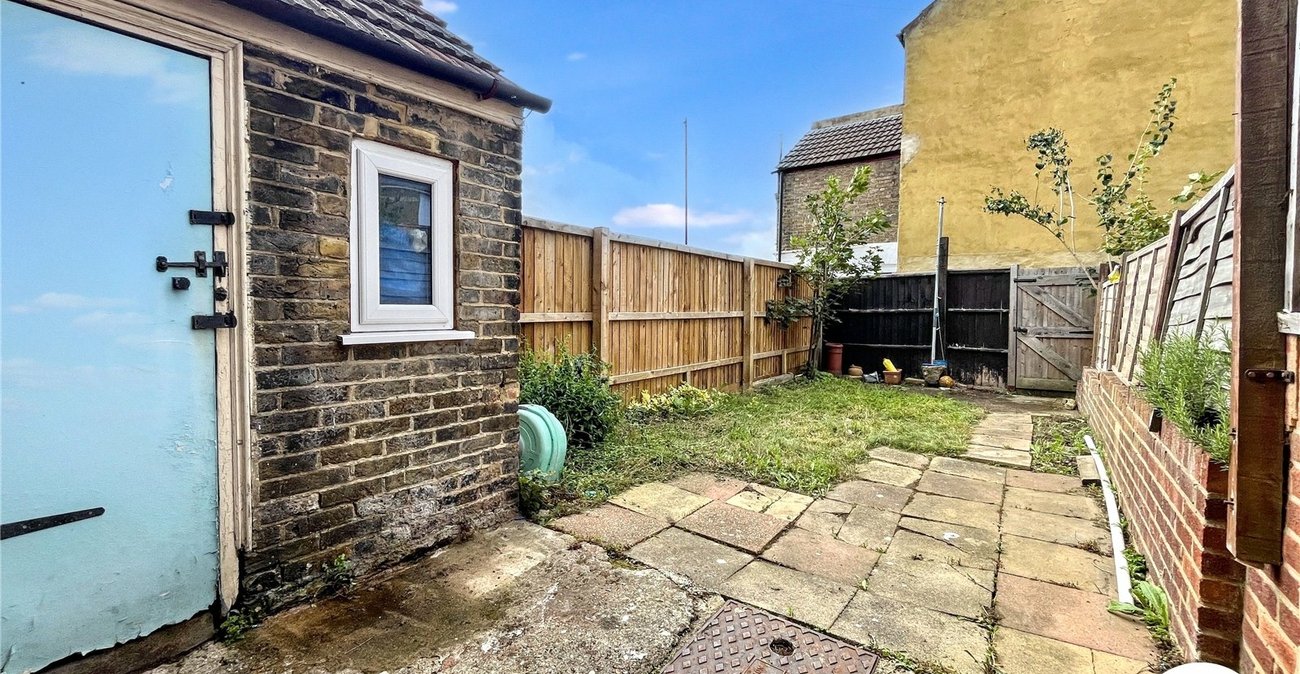 2 bedroom house for sale in Strood | Robinson Michael & Jackson