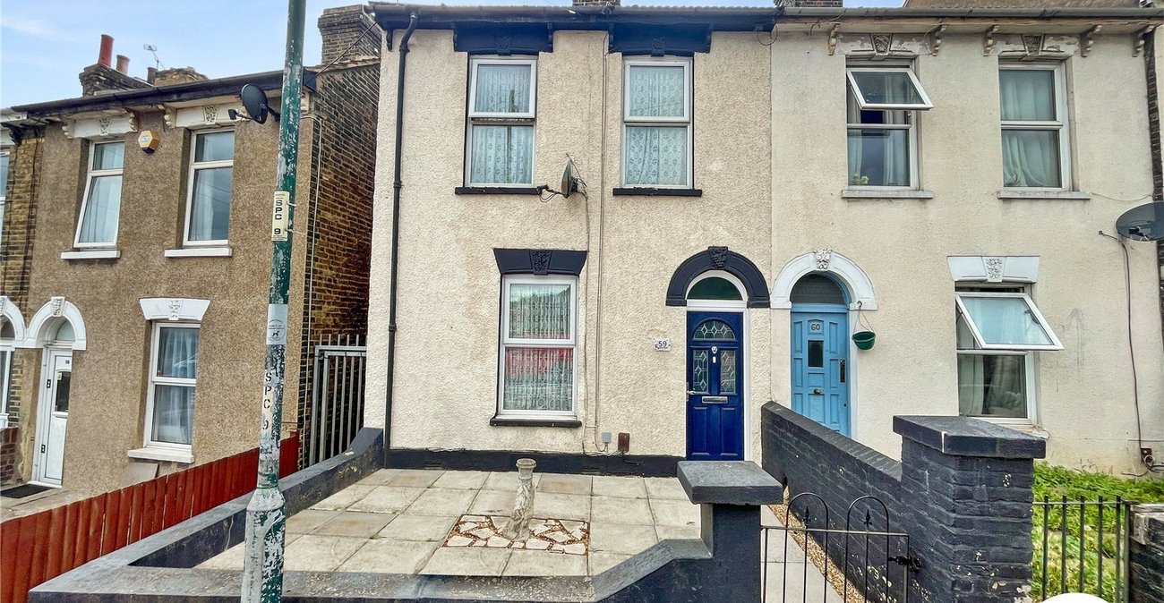 3 bedroom house for sale in Strood | Robinson Michael & Jackson