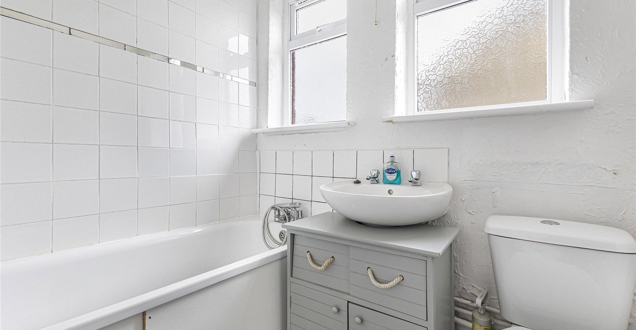 2 bedroom house for sale in Strood | Robinson Michael & Jackson