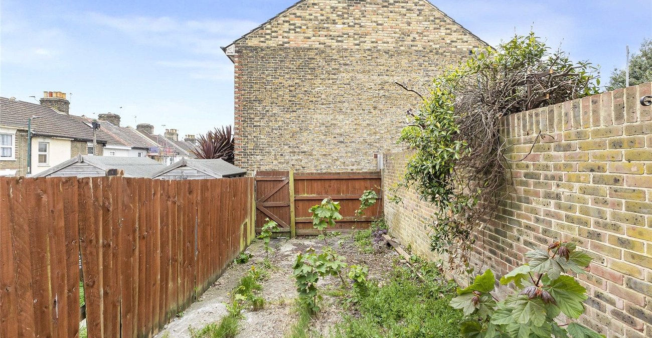 2 bedroom house for sale in Strood | Robinson Michael & Jackson