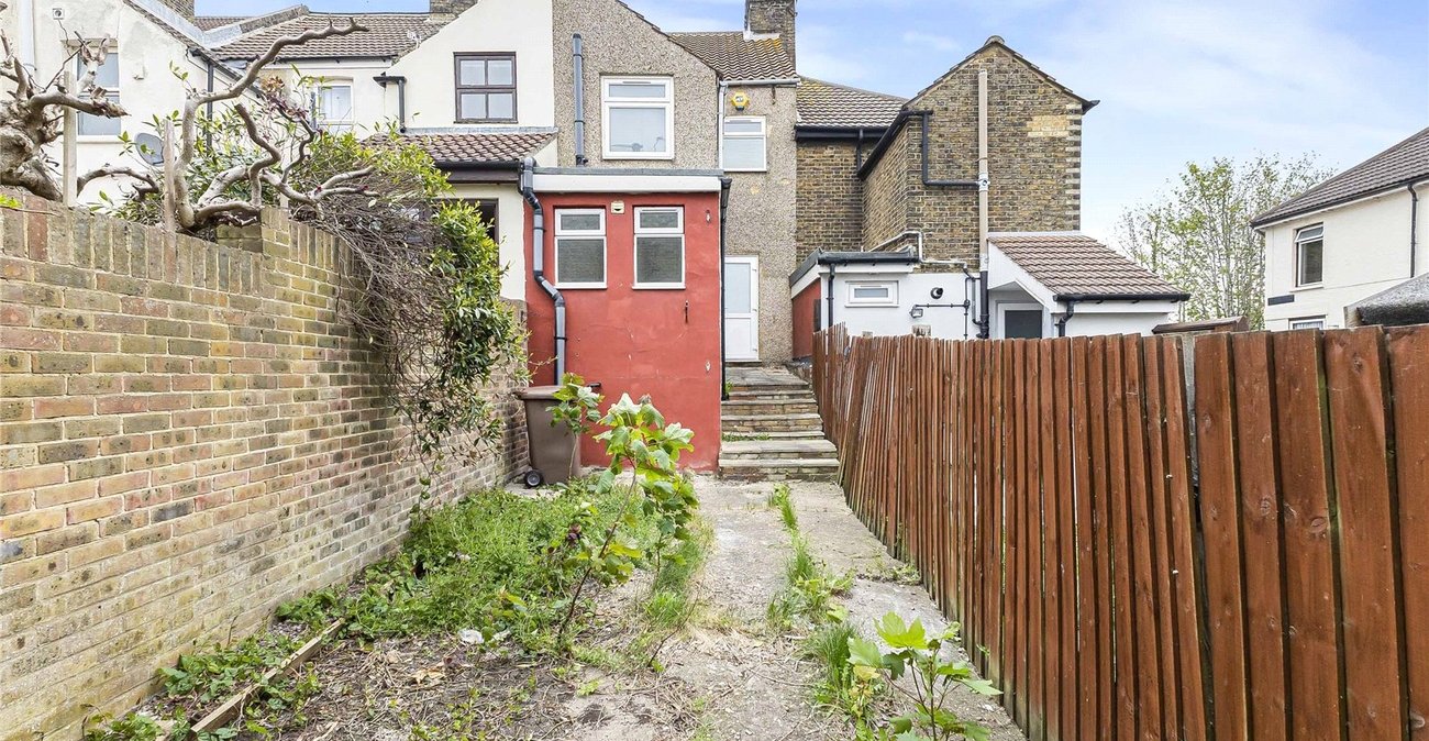 2 bedroom house for sale in Strood | Robinson Michael & Jackson