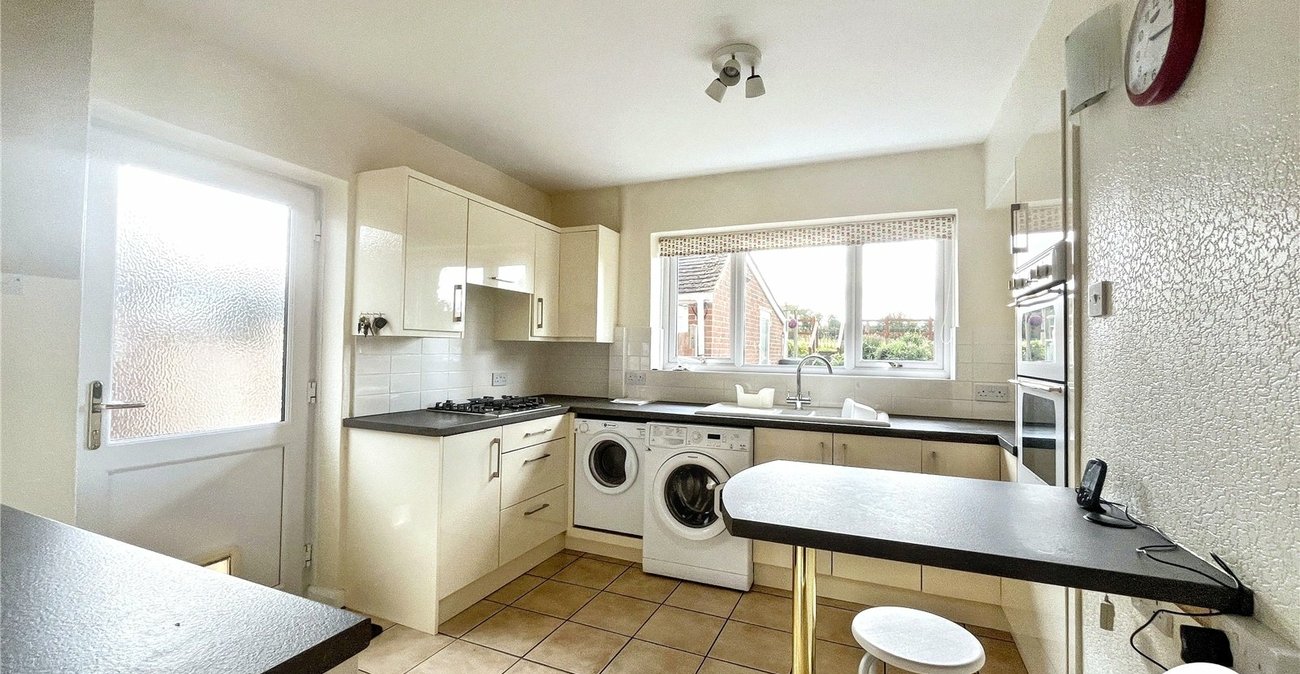 3 bedroom bungalow for sale in Sittingbourne | Robinson Michael & Jackson