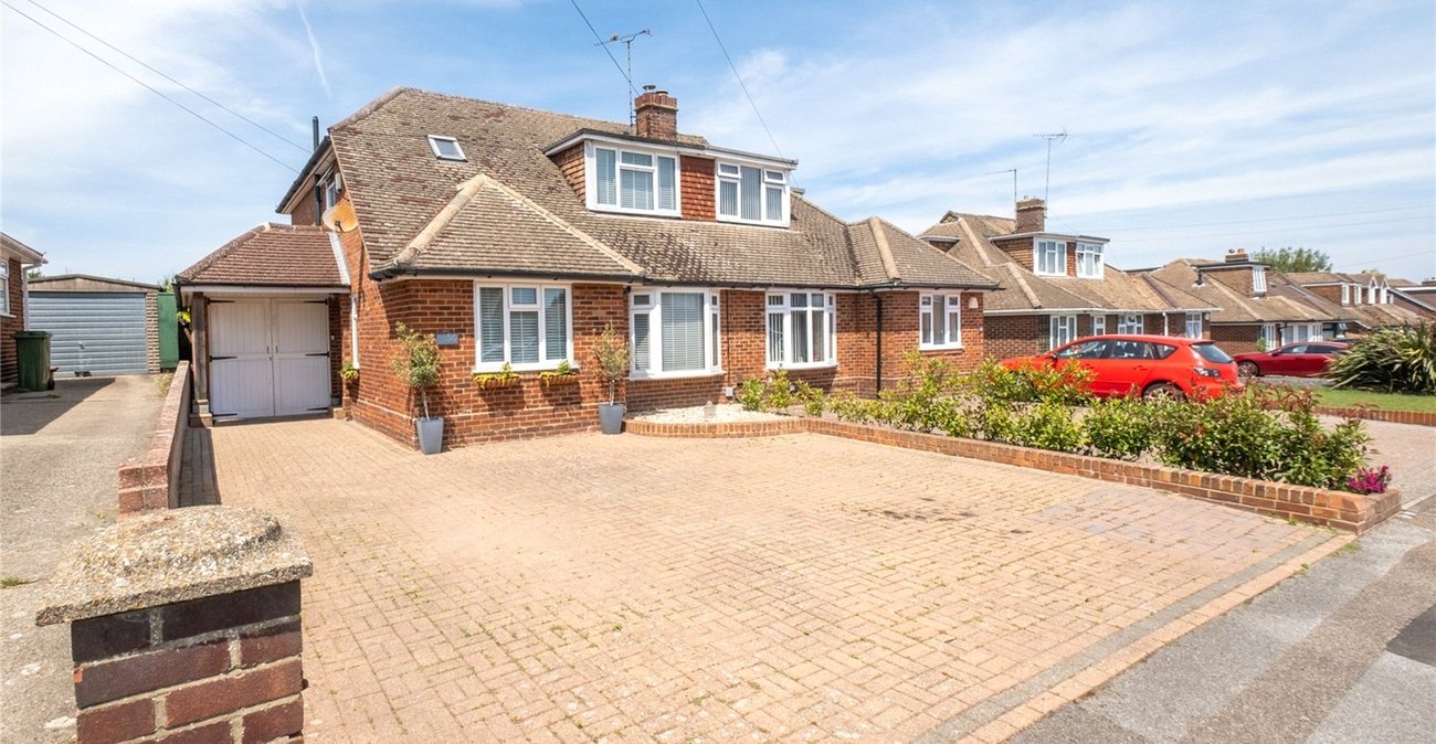 5 bedroom bungalow for sale in Sittingbourne | Robinson Michael & Jackson