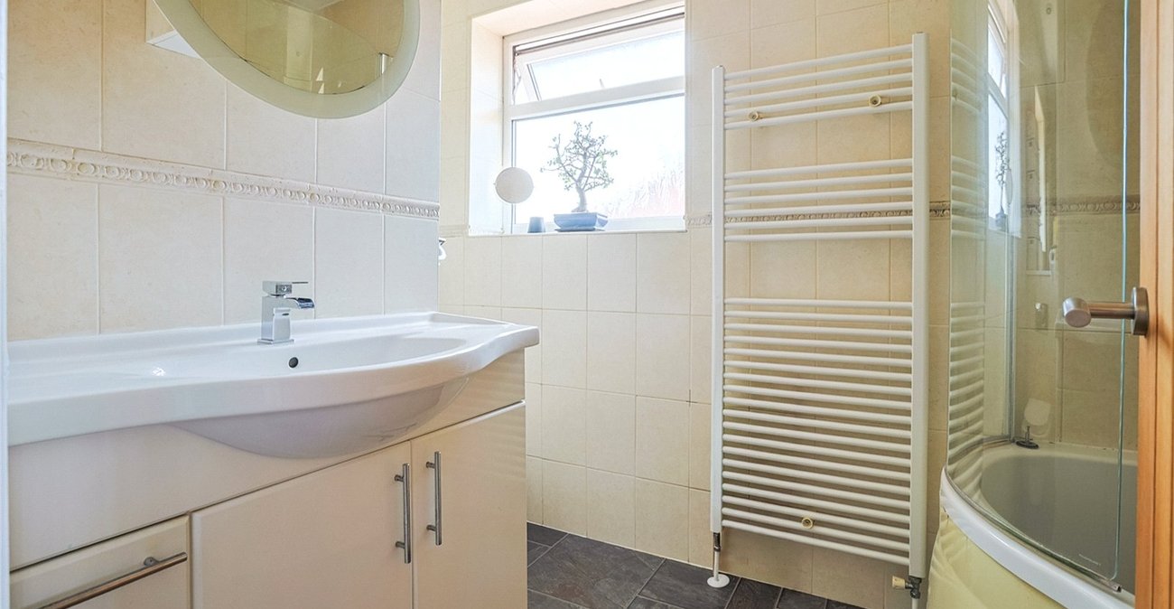 5 bedroom bungalow for sale in Sittingbourne | Robinson Michael & Jackson