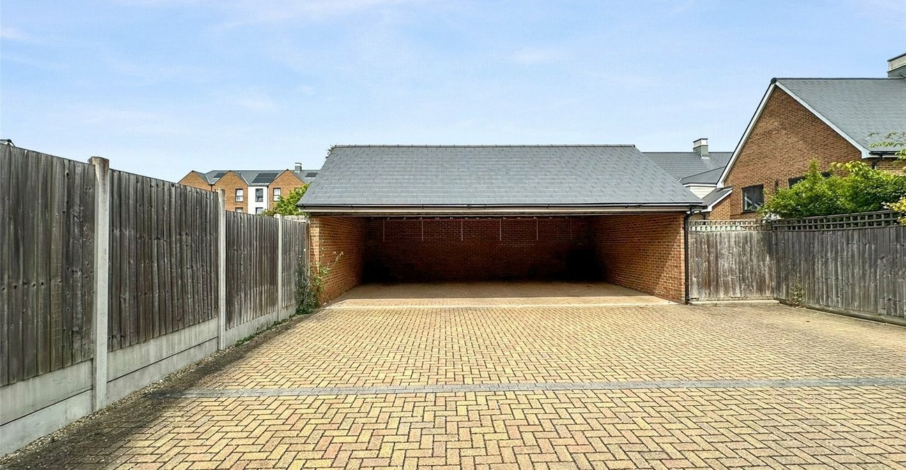 3 bedroom house for sale in Greenhithe | Robinson Jackson