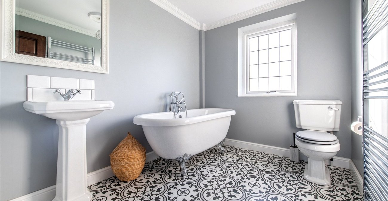 6 bedroom house for sale in Allhallows | Robinson Michael & Jackson