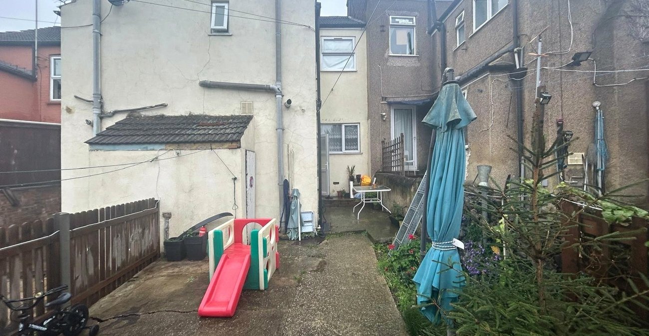 2 bedroom house for sale in Northfleet | Robinson Michael & Jackson