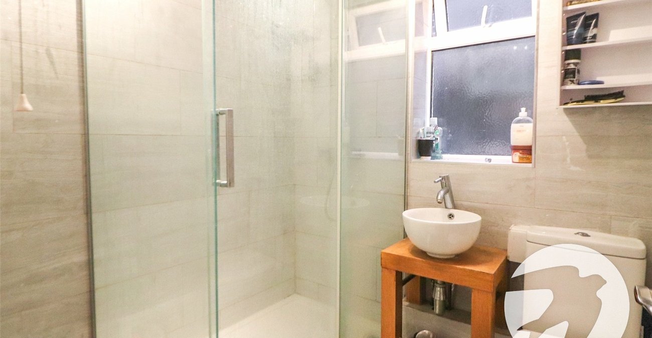 2 bedroom property for sale in Erith | Robinson Jackson