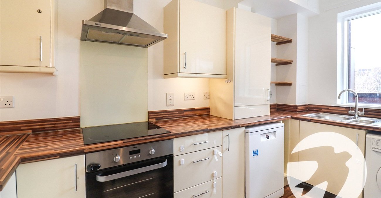 2 bedroom property to rent in Dell View Road | Robinson Jackson