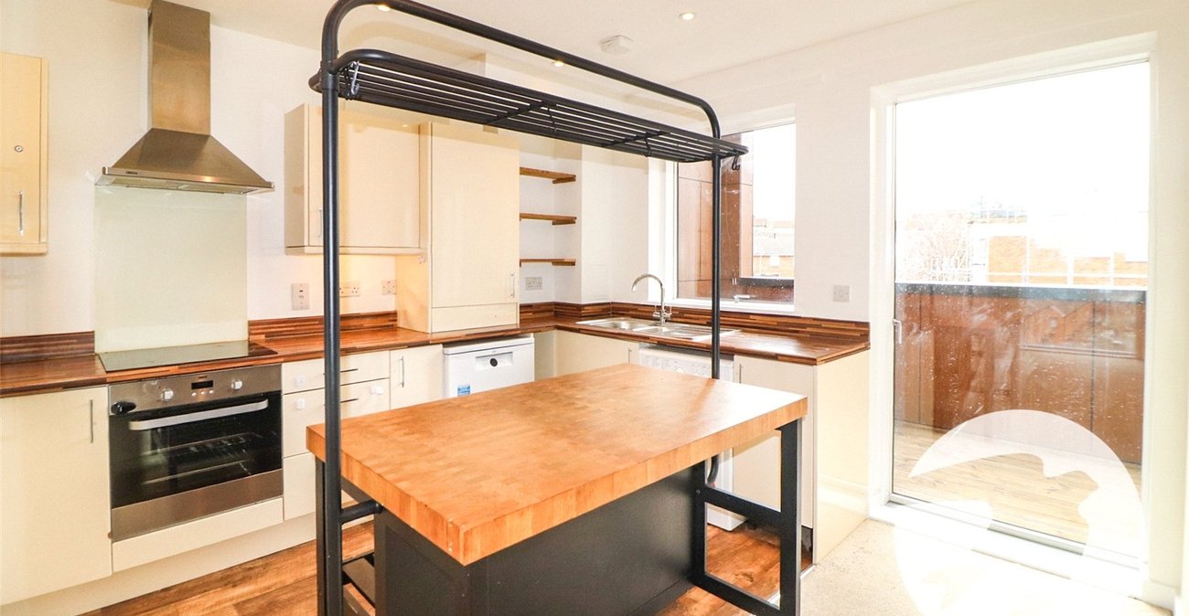 2 bedroom property to rent in Dell View Road | Robinson Jackson