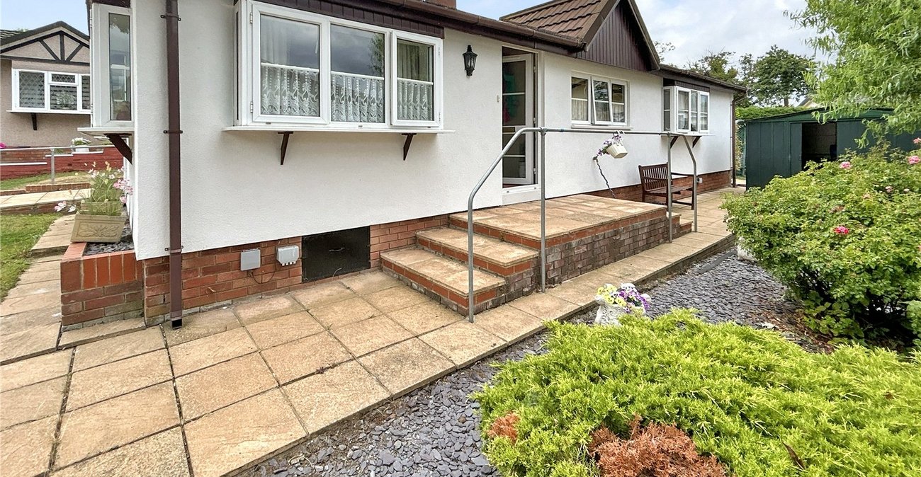 2 bedroom bungalow for sale in Old London Road | Robinson Jackson