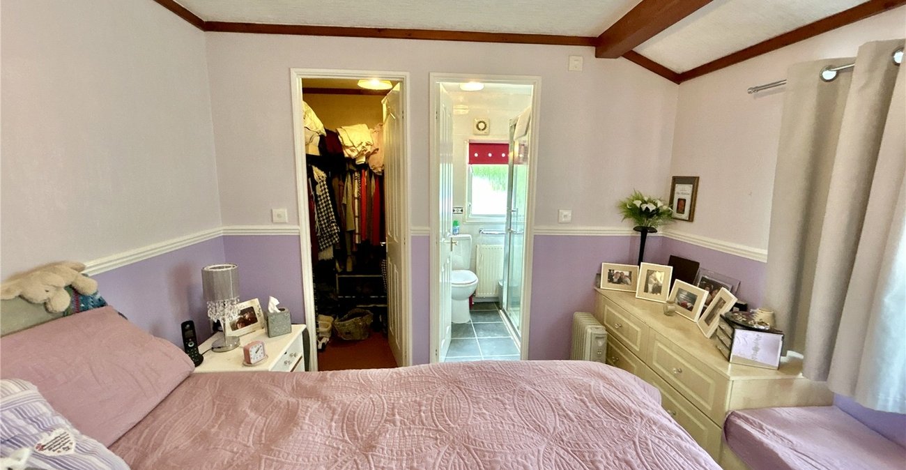 2 bedroom bungalow for sale in Old London Road | Robinson Jackson