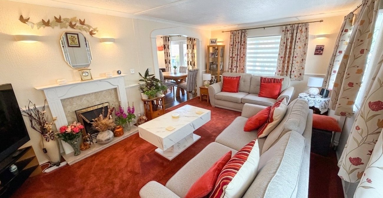 2 bedroom bungalow for sale in Old London Road | Robinson Jackson