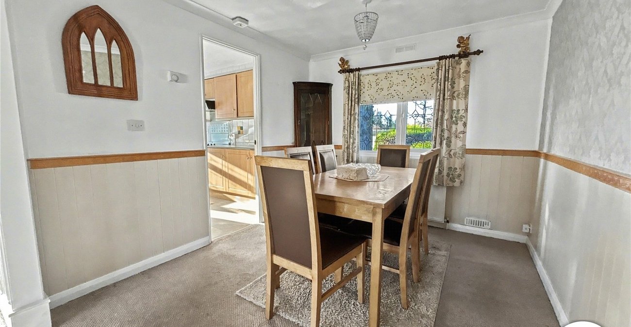 2 bedroom bungalow for sale in Old London Road | Robinson Jackson